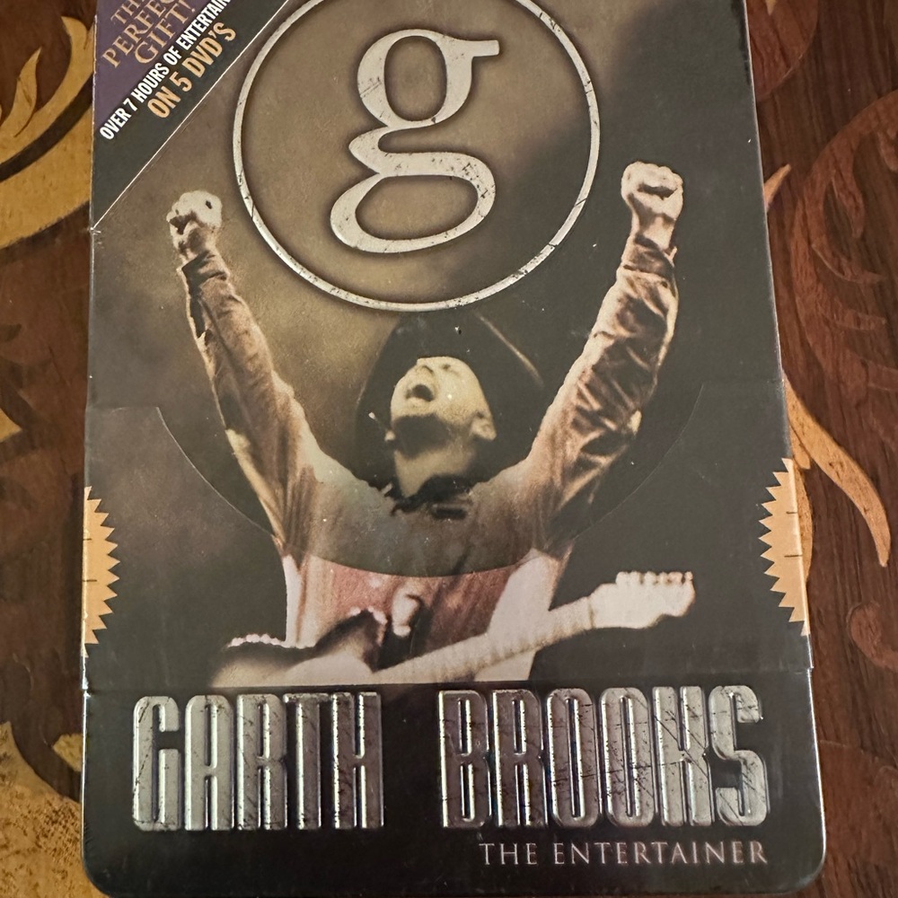 Garth Brooks The Entertainer Embossed Tin Set Brand New Factory Sealed